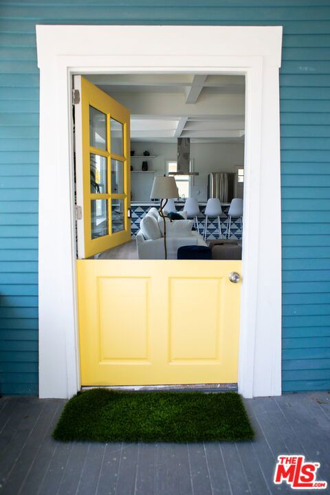 58 Paloma Avenue, Venice CA: https://media.crmls.org/mediaz/c498a975-b187-461d-bfdb-9baa85c39e1a.jpg