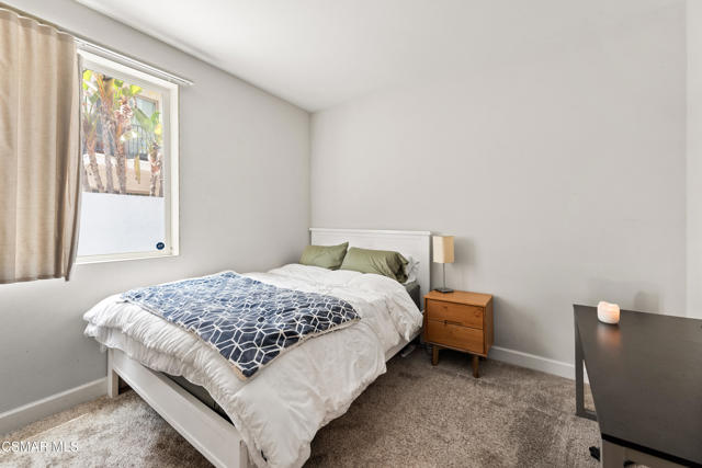 10878 Bloomfield Street, Toluca Lake CA: https://media.crmls.org/mediaz/c4993e7a-f611-4e1a-ad15-905f4b6ee360.jpg