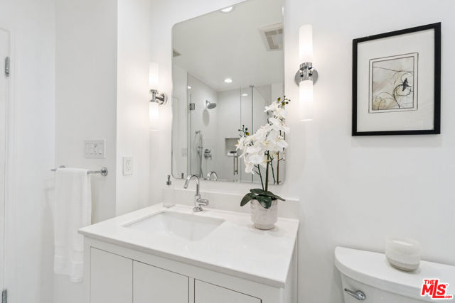 14741 Killion Street, Sherman Oaks CA: https://media.crmls.org/mediaz/c49a5b4f-af86-48da-9631-d6d2a6001b8f.jpg