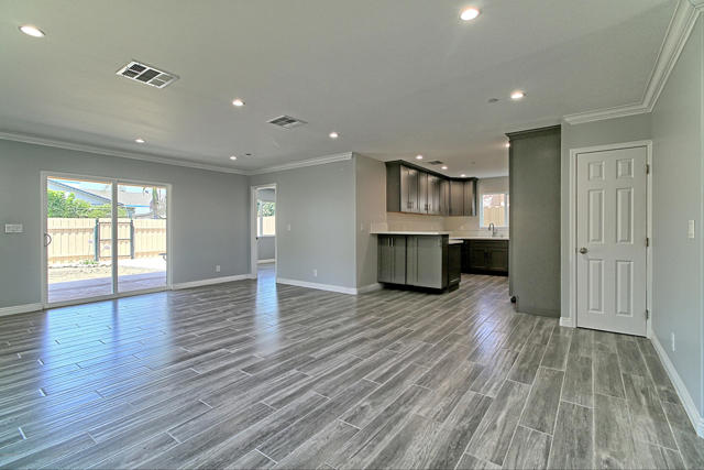 159 S Hayes Avenue, Oxnard CA: https://media.crmls.org/mediaz/c49b10f2-5bdd-4e58-92ce-e922bab59954.jpg