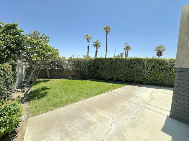 1262 Sunflower N Circle, Palm Springs CA: https://media.crmls.org/mediaz/c49ba531-6113-4fc3-875c-8428d178b294.jpg