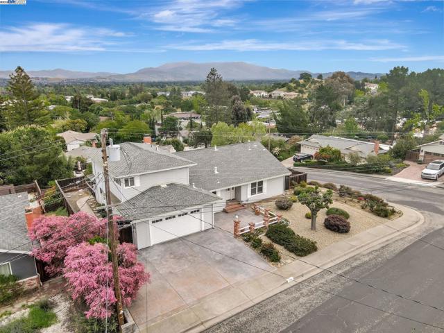 591 Vili Way, Pleasant Hill CA: https://media.crmls.org/mediaz/c49bb152-3994-41d4-9286-a710b0c052e9.jpg