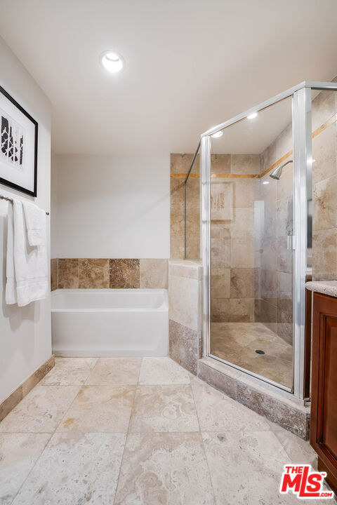 11218 Camarillo Street, 406 photo 27