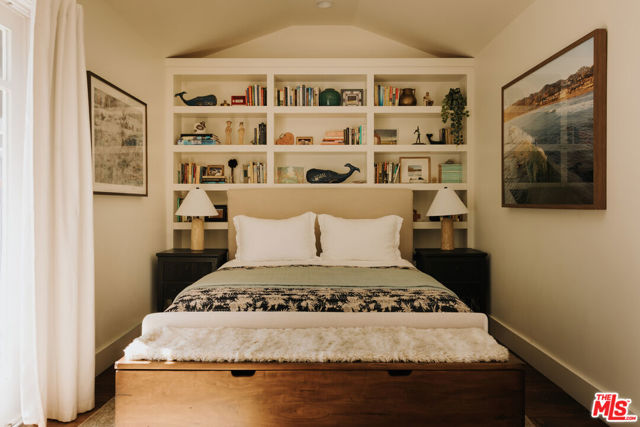 6172 Bonsall Drive, Malibu CA: https://media.crmls.org/mediaz/c49c7776-ebbf-4daf-aef0-20c47f567647.jpg