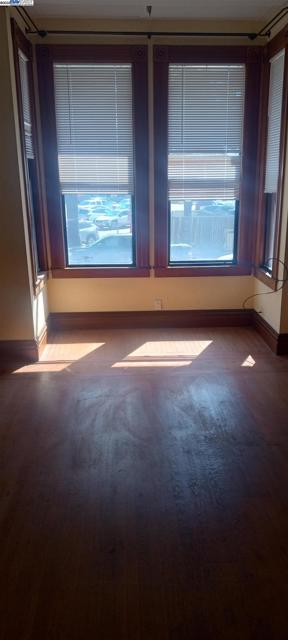 1059 Santa Clara Ave, Alameda CA: https://media.crmls.org/mediaz/c49c8194-7a38-4629-bfe0-c288aa8ec334.jpg