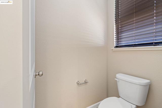 2218 Toscana Dr, Pittsburg CA: https://media.crmls.org/mediaz/c49c8cee-6249-48bd-8de3-2993d47b80fd.jpg