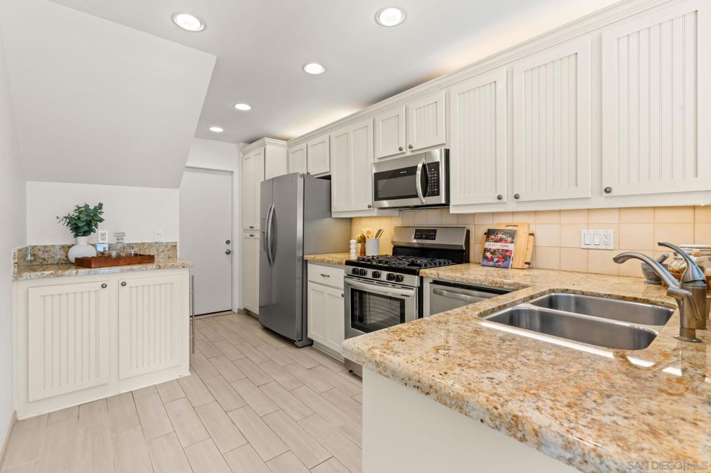 3435 Reynard - photo 2