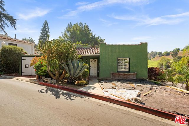 1540 Stanford Drive photo 2
