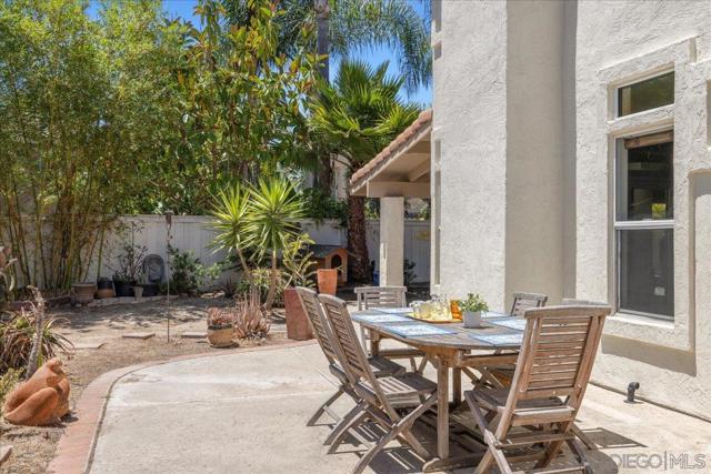 445 De Anza Court, Oceanside CA: https://media.crmls.org/mediaz/c49e3e73-e0f9-4995-b949-3007cb7c840e.jpg