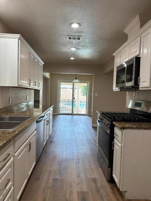 130 E 21st Street, Tracy CA: https://media.crmls.org/mediaz/c49e42aa-5dfe-4ba8-9ddb-ee8a4e7b199e.jpg