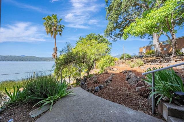 12340 Lakeshore Drive, Clearlake CA: https://media.crmls.org/mediaz/c49ed817-c45f-4912-90d7-0e0af397cc2d.jpg