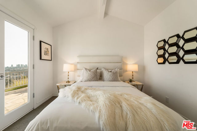 8527 Hedges Way, Los Angeles CA: https://media.crmls.org/mediaz/c49f056d-7e8d-41c6-b7f0-0a56c4521ca3.jpg
