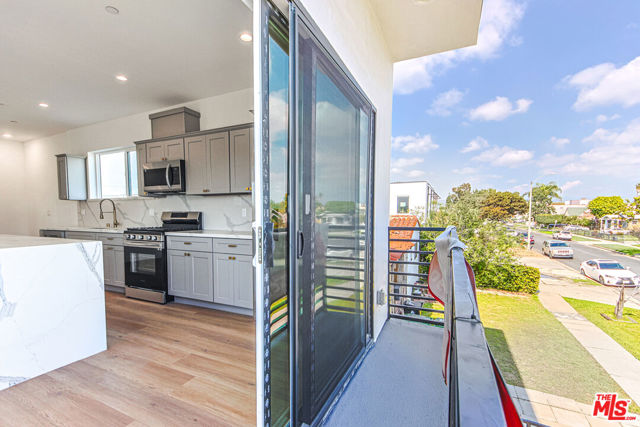 1923 Carmona Avenue, Los Angeles CA: https://media.crmls.org/mediaz/c49f9035-22b7-43e7-a382-c0f9b75b809a.jpg