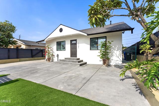 1121 La Puerta Street, Los Angeles CA: https://media.crmls.org/mediaz/c49f97d9-9574-4fda-909d-8a1a834ea8bd.jpg