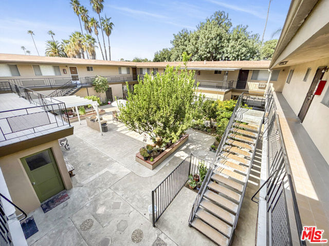 1806 Loma Vista Street, Riverside CA: https://media.crmls.org/mediaz/c4a0fd92-0f3b-4f59-b231-7c45cae950f7.jpg