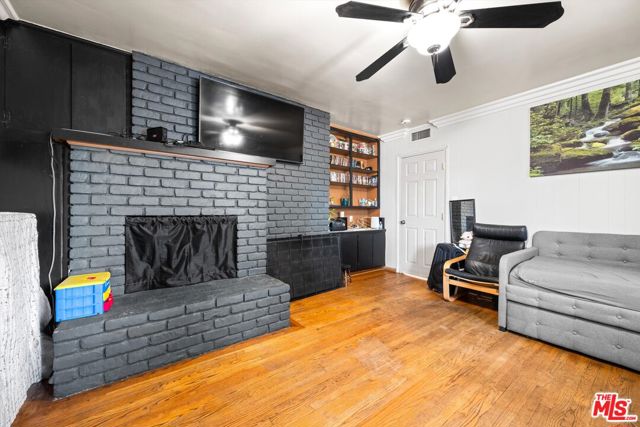 9253 Hayvenhurst Avenue, North Hills CA: https://media.crmls.org/mediaz/c4a1380b-b325-4a0a-ba3c-600a67910e23.jpg