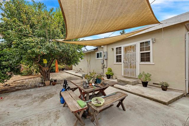 39672 Blacow Rd, Fremont CA: https://media.crmls.org/mediaz/c4a149b3-8143-45b4-99c8-70427b385053.jpg