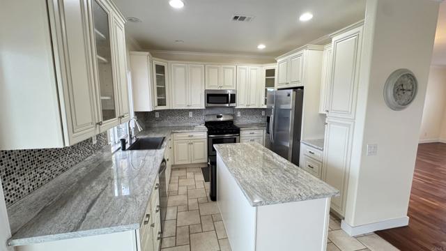 Detail Gallery Image 4 of 18 For 1512 Sherman Dr, Chula Vista,  CA 91911 - 5 Beds | 3/1 Baths