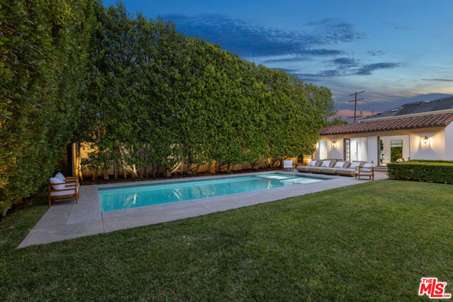 706 N Crescent Drive, Beverly Hills CA: https://media.crmls.org/mediaz/c4a270d8-3394-44e9-9c5e-eb6239f0d285.jpg