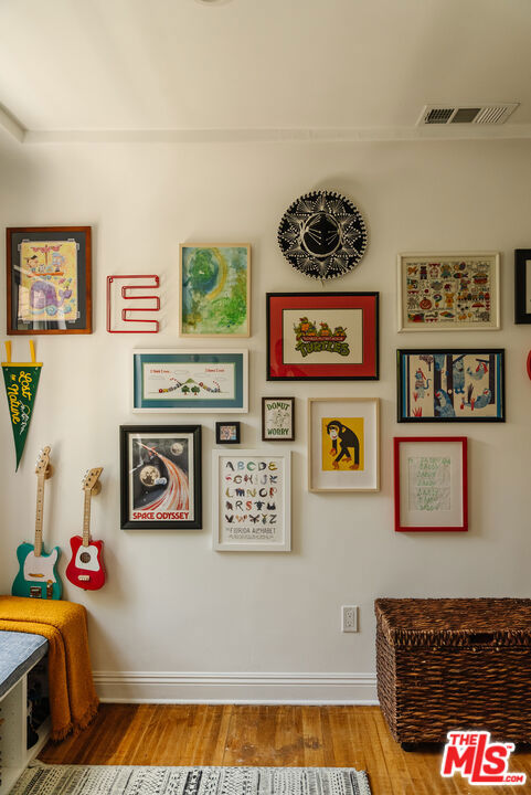 https://media.crmls.org/mediaz/c4a296eb-55ae-4100-9bdb-244f4850d44c.jpg?preset=X-Large