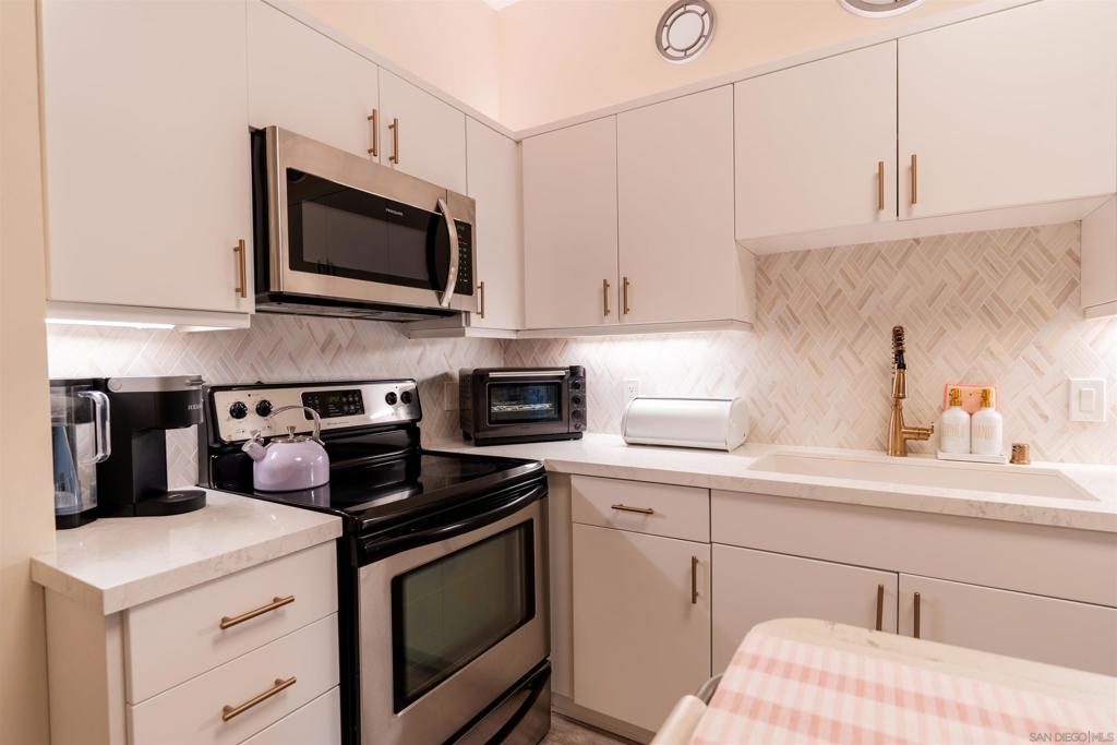 889 Date St - photo 18
