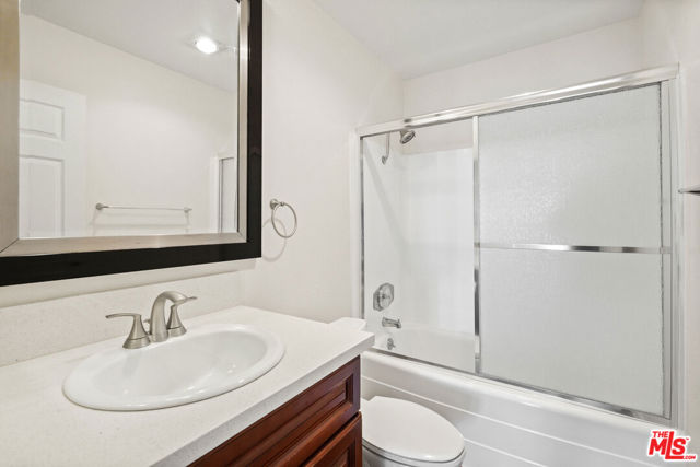 18000 Coastline Drive, Malibu CA: https://media.crmls.org/mediaz/c4a2b11c-d6d7-44b9-9d02-85b31ce04658.jpg