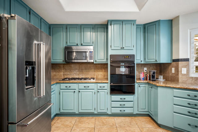 41950 Maryn Court, Palm Desert CA: https://media.crmls.org/mediaz/c4a2cc63-53b8-4784-8572-a4190be2211e.jpg