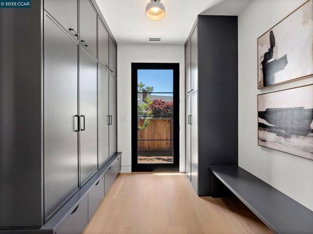 3364 Las Huertas Rd, Lafayette CA: https://media.crmls.org/mediaz/c4a43318-1b08-4957-bb9f-d0ad17ae7dc4.jpg