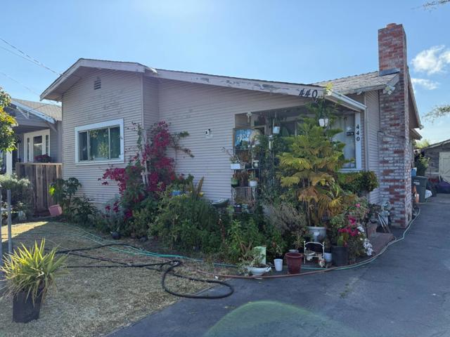 440 Madison Avenue, Redwood City CA: https://media.crmls.org/mediaz/c4a4540b-9737-4d4d-838f-d11701c83726.jpg