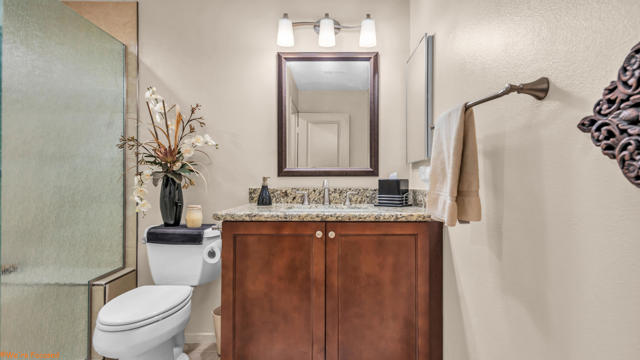 292 Desert Falls E Drive, Palm Desert CA: https://media.crmls.org/mediaz/c4a4c0fc-201f-4c01-9bdd-3027acc45a62.jpg