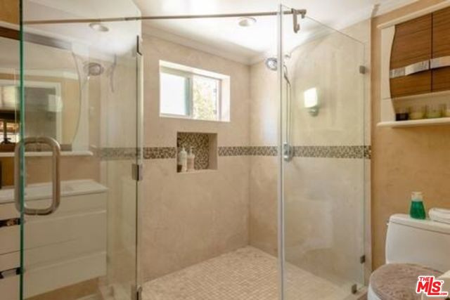 15555 High Knoll Road, Encino CA: https://media.crmls.org/mediaz/c4a4d1b3-858c-4c78-b5b2-d7dbedcdbf6d.jpg
