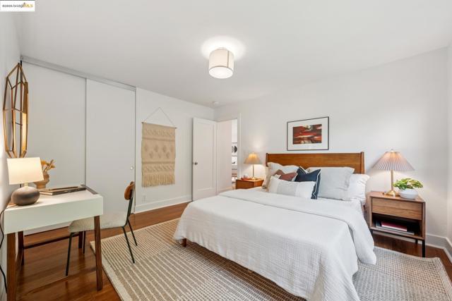 2028 Damuth St, Oakland CA: https://media.crmls.org/mediaz/c4a4d223-68c1-4f53-afc5-a95a7a9b48f1.jpg