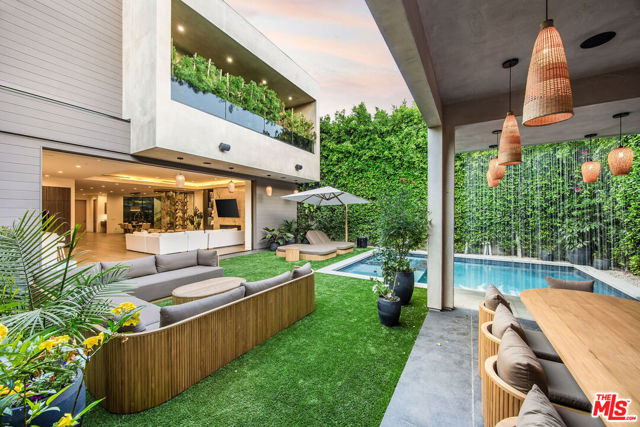 347 N Alfred Street, Los Angeles CA: https://media.crmls.org/mediaz/c4a4d9dd-30ad-4664-814d-53814c1f95b7.jpg