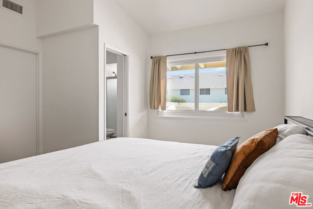 3500 W Manchester Boulevard, Inglewood CA: https://media.crmls.org/mediaz/c4a4f14d-c444-46c6-a133-1a5855e69712.jpg