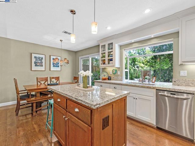 8043 Crossridge Rd, Dublin CA: https://media.crmls.org/mediaz/c4a5b742-b8ce-4ae4-a876-25d3fefc4fff.jpg