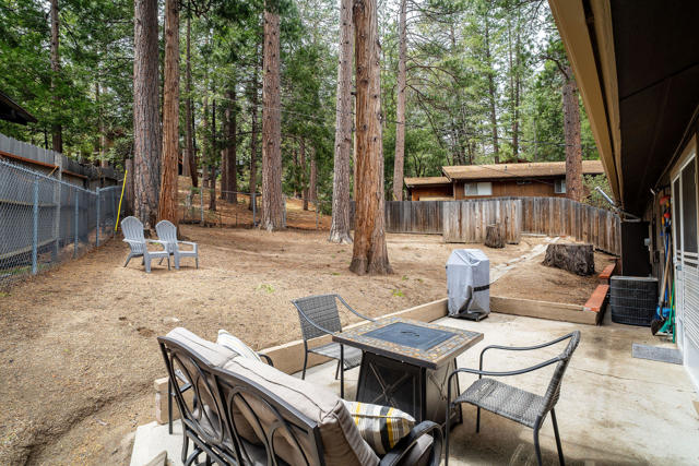 25169 Franklin Drive, Idyllwild CA: https://media.crmls.org/mediaz/c4a63022-f6d3-42b4-bc18-55428e0d5bea.jpg