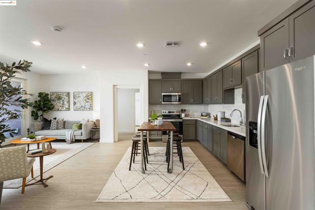 500 Somi Ct, Hayward CA: https://media.crmls.org/mediaz/c4a6640b-559f-440e-9c17-b8980d99c680.jpg