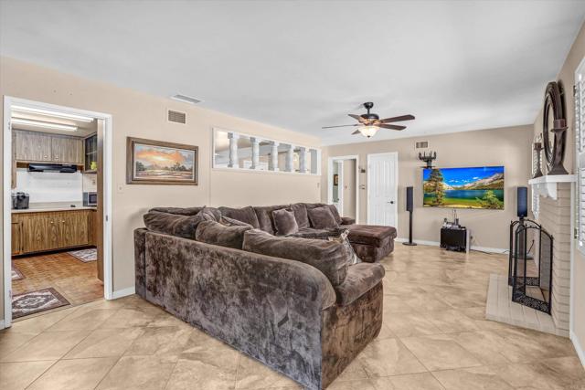Detail Gallery Image 6 of 38 For 8301 Beaver Lake Dr, San Diego,  CA 92119 - 3 Beds | 2 Baths