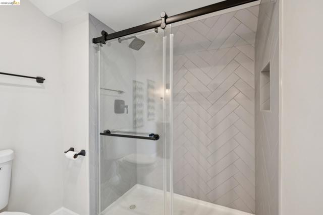 Image 25 of 51 For 6300 Shattuck Ave  1