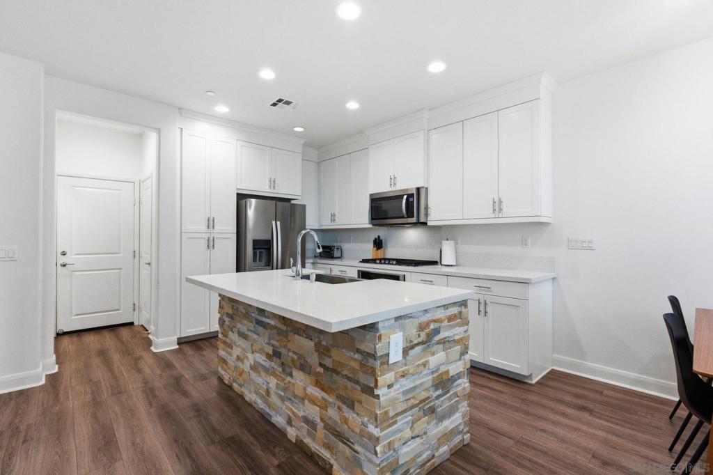 2464 Solara Lane - photo 8