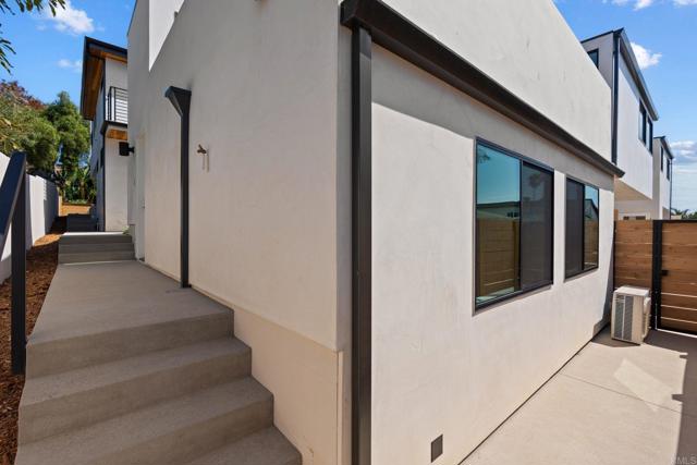 Image 36 of 58 For 2052 Montgomery Avenue