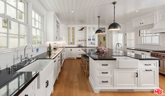 605 Palisades Beach Road, Santa Monica CA: https://media.crmls.org/mediaz/c4a82bf9-cc71-4ec7-828e-965e5cd07c06.jpg