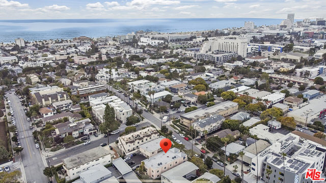 712 Pacific Street, Santa Monica CA: https://media.crmls.org/mediaz/c4a844b7-30d3-414f-ade9-5993aed306e4.jpg