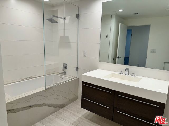 132 Swall Drive, Los Angeles, California 90048, 2 Bedrooms Bedrooms, ,2 BathroomsBathrooms,Condominium,For Sale,Swall,24426587