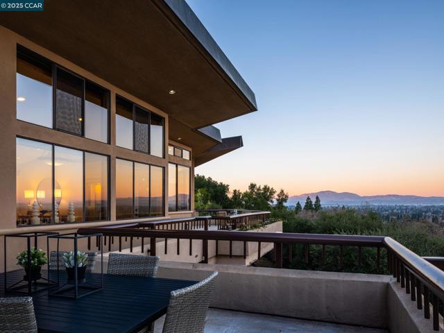 21 Deer Oaks Ct, Pleasanton CA: https://media.crmls.org/mediaz/c4a8bb47-34c2-420b-b941-7ab90f281e8d.jpg