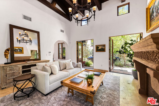 5850 Lapworth Drive, Agoura Hills CA: https://media.crmls.org/mediaz/c4a9363b-2767-4324-8d42-66d4b915ef43.jpg