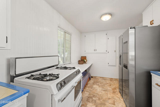 60 Grandview Circle, Camarillo CA: https://media.crmls.org/mediaz/c4a9ca38-1134-44cb-9839-0ce4166b37ff.jpg