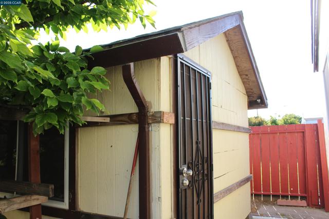 2956 Mckenzie Dr, Richmond CA: https://media.crmls.org/mediaz/c4a9cbc6-87de-47d2-b57c-246ba63b4098.jpg