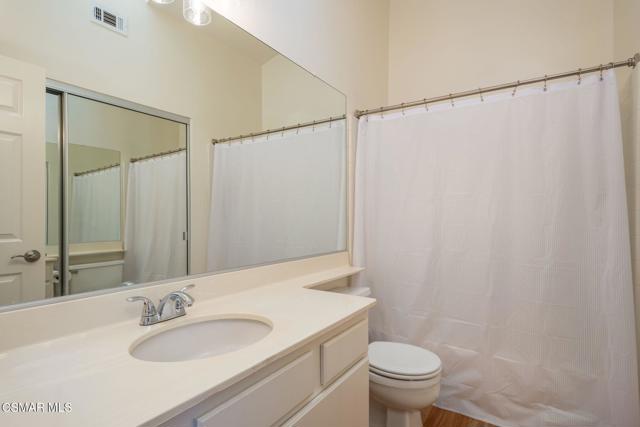 140 Windrose Drive, Newbury Park CA: https://media.crmls.org/mediaz/c4a9e254-11f1-4cbd-895e-4071e38b65e6.jpg