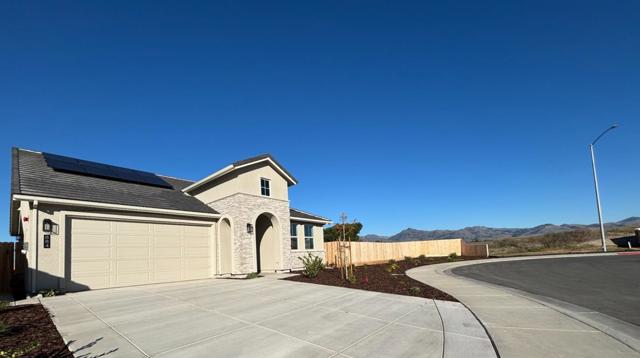 884 Carmelina Court, Hollister CA: https://media.crmls.org/mediaz/c4a9e30b-485e-45a0-9685-274c20c2552a.jpg